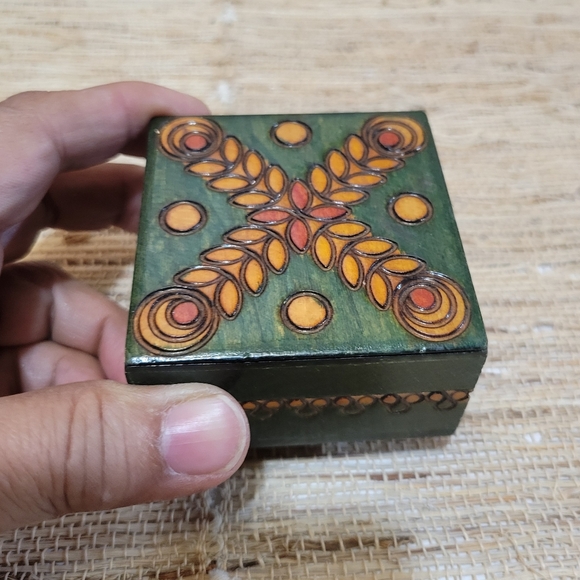Artisan Polish Handmade Mini Wooden Hinged Lid Trinket Box - Picture 2 of 3